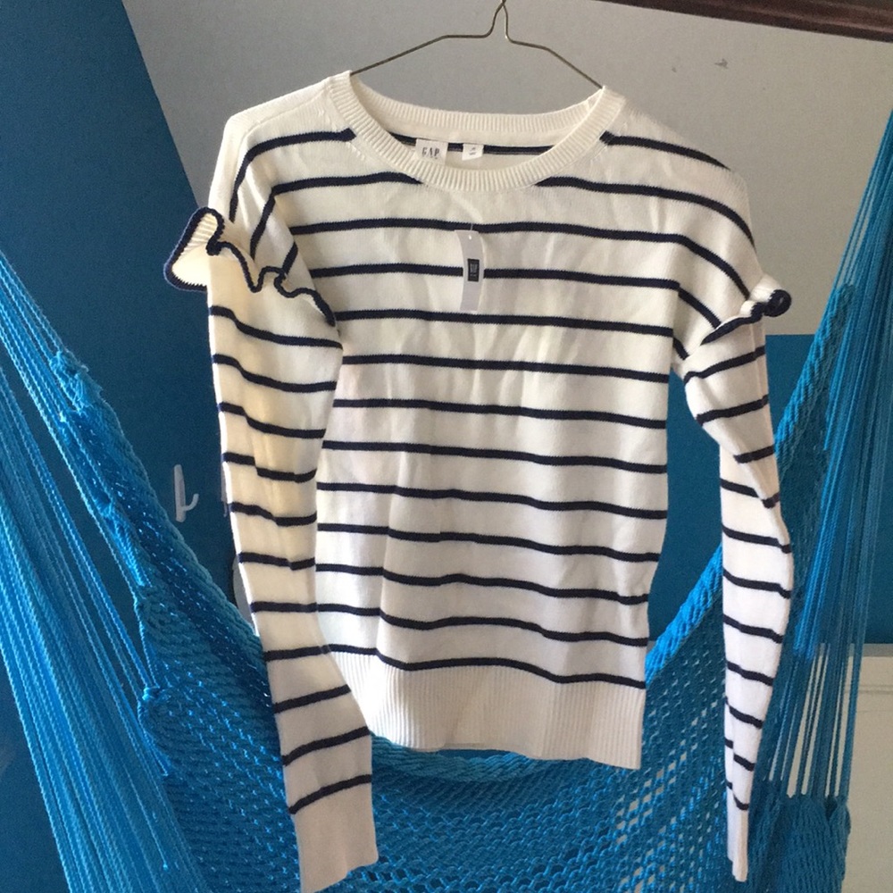 Girls Gap sweater brand new, tags on